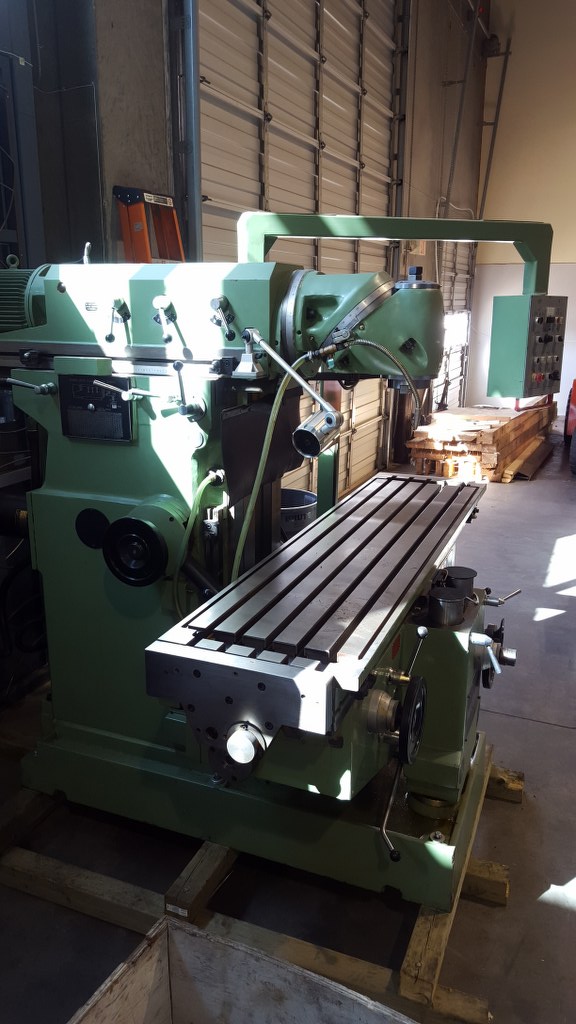 Microcut X5750/2 Universal Rotary Head, Knee-type, Machine ID: 7616